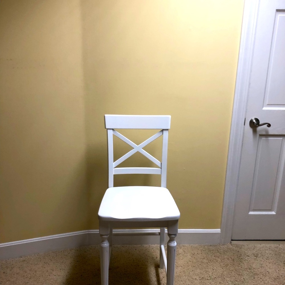 Counter stools in white